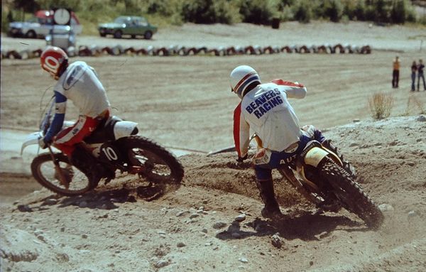 Matti Autio kyttää ohitusta. Salo SM-125 1978